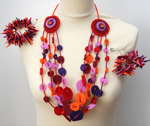 collier en chutte de feutrine