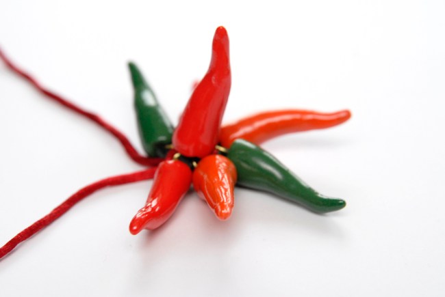 collier pendentif piment fimo 1