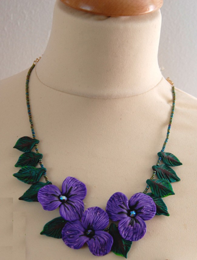 colllier de violette vue 3