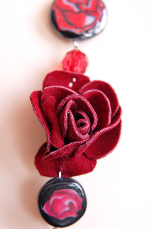 sautoir en fimo et en cuir 4