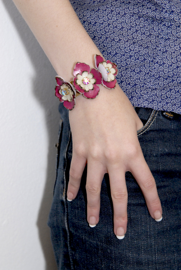 DIY bracelet à fleurs en cuir 4